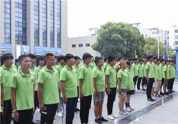 南京新華2019級新生職業(yè)素質拓展訓練匯報表演暨總結表彰大會順利舉行！