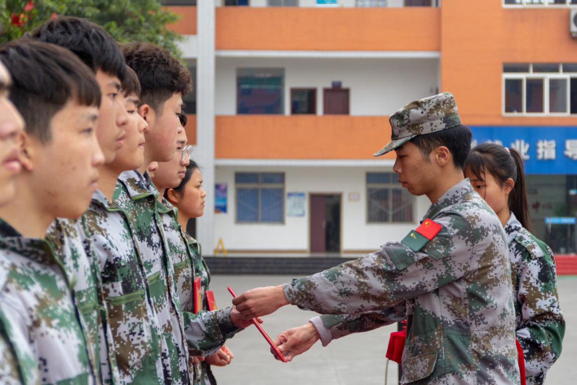 新華“三教三訓”之軍訓|揮灑汗水書寫迷彩青春！