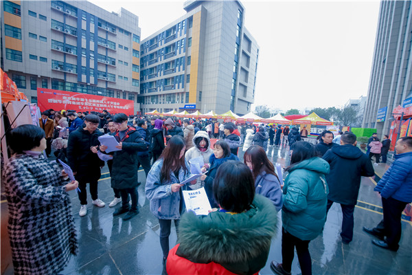 為什么總勸你來校實地考察？好學校不怕比較！