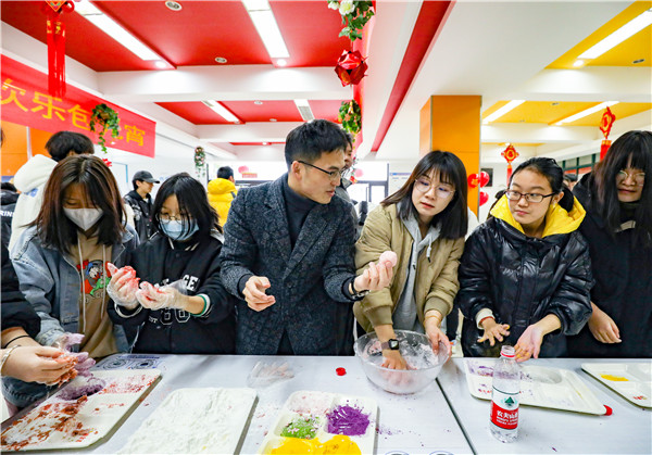 包湯圓，制花燈|熱熱鬧鬧過(guò)元宵