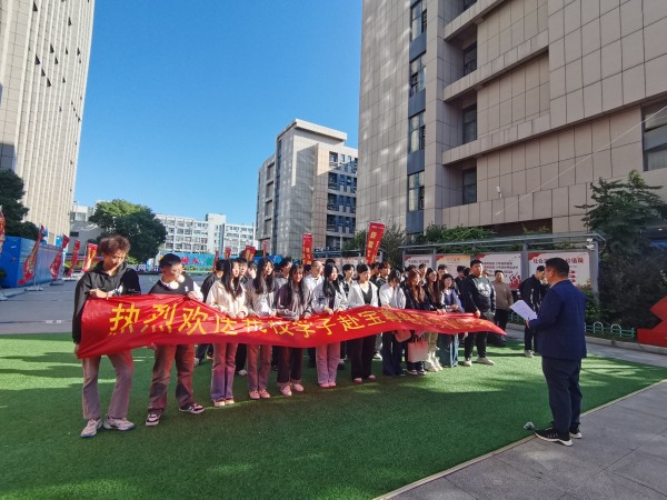 南京新華電腦VR智能家居學子國慶節(jié)期間順利赴南通寶尊實訓實習